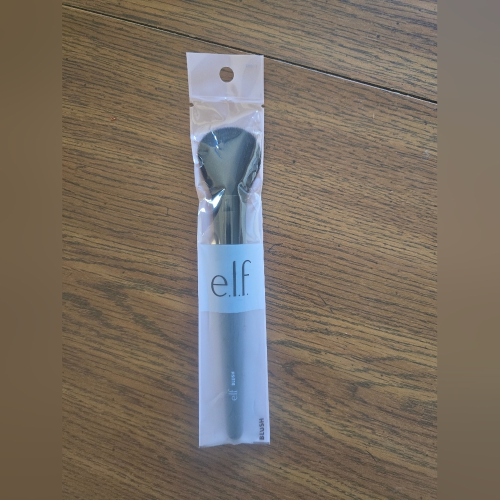 NWT e.l.f. Makeup Blush Brush